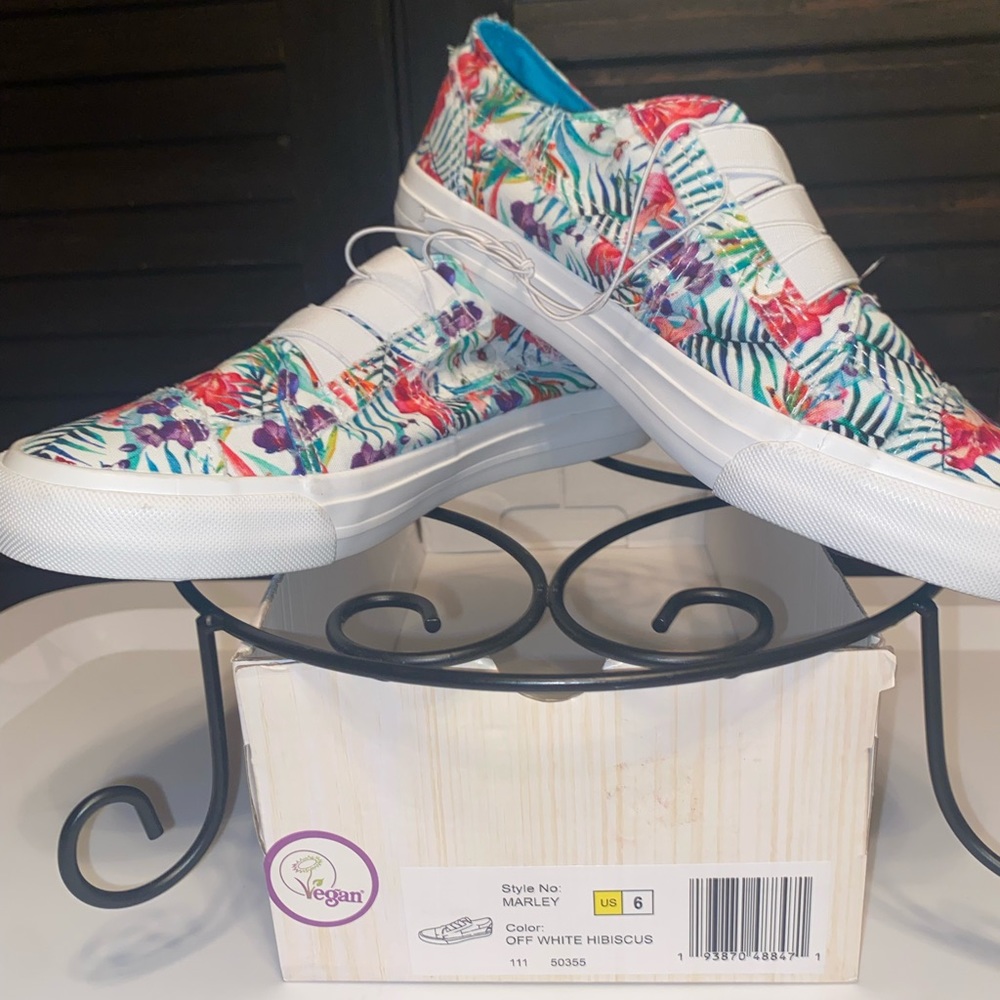 NIB Blowfish Canvas Slip On Hibiscus 6 - Picture 5 of 10